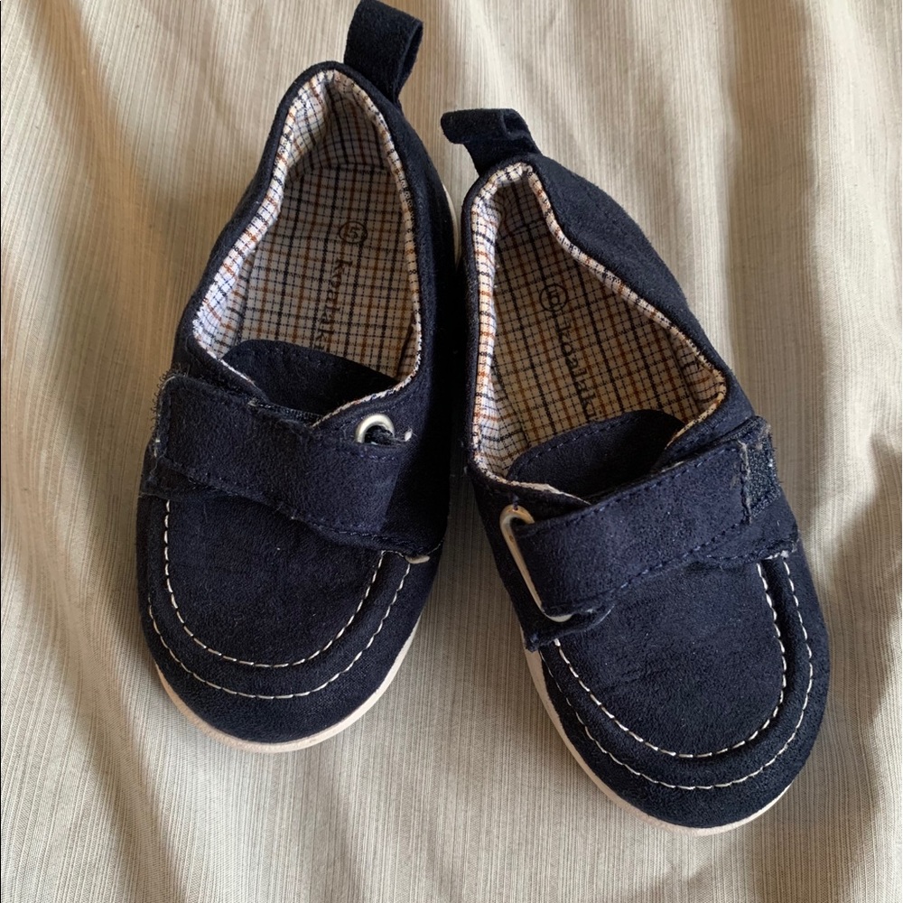 Navy blue baby shoes 💙💙